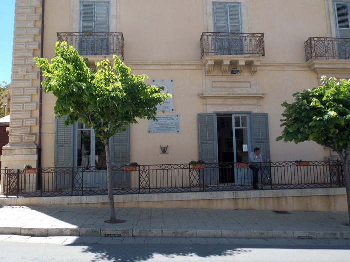 Ispica_ Palazzo della società operaia Garibaldi