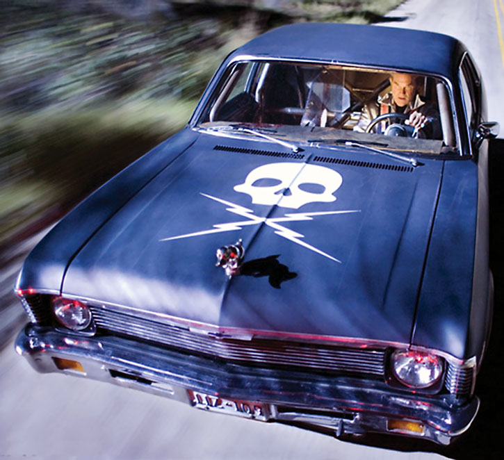 Kurt Russell, alias Stuntman Mike, alla guida della sua Chevrolet Nova a prova di morte.