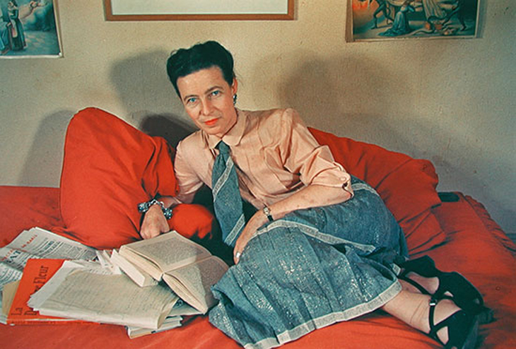 Simone de Beauvoir lying on her red couch in Paris 1952 - photo by Gisèle Freund